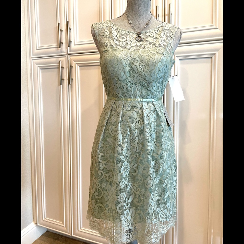 Elegant Lace Sleeveless Dress - Green